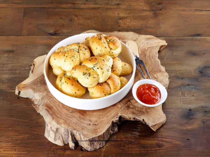 Gluten-Free Cheesy Garlic Knots 