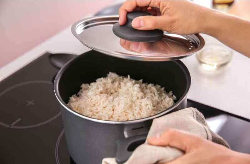 Cooking rice,