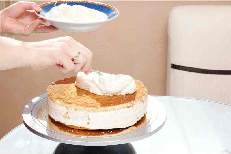 Spread the topping over the cake