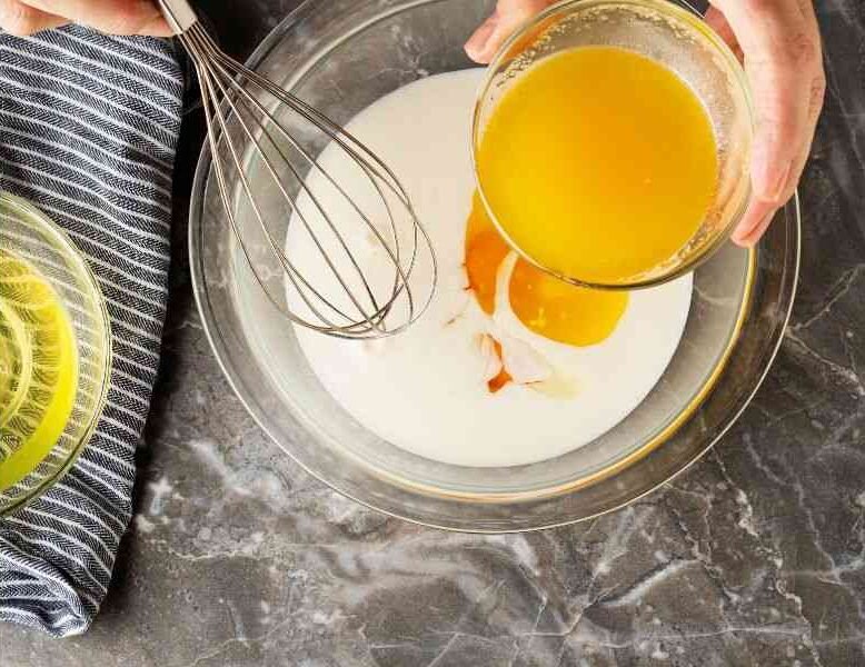 Pour the melted part of butter, extract (vanilla)