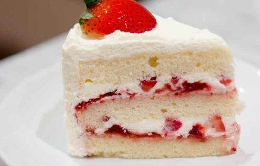 Vanilla Cake with Strawberry Filling