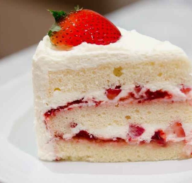 Vanilla Cake with Strawberry Filling