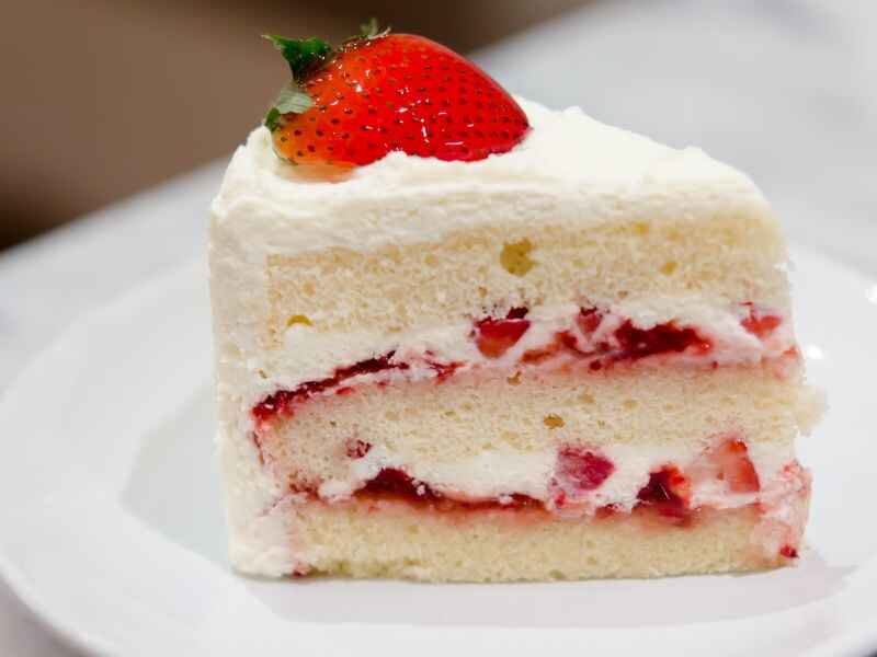 Vanilla Cake with Strawberry Filling