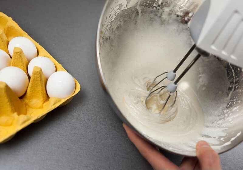 sugar and eggs mixing