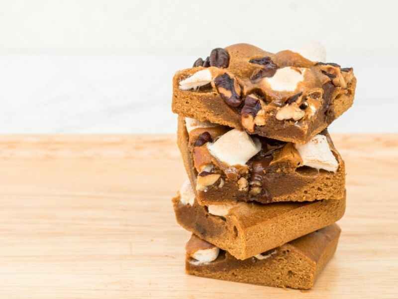 Slice and Serve Marshmallow Blondies