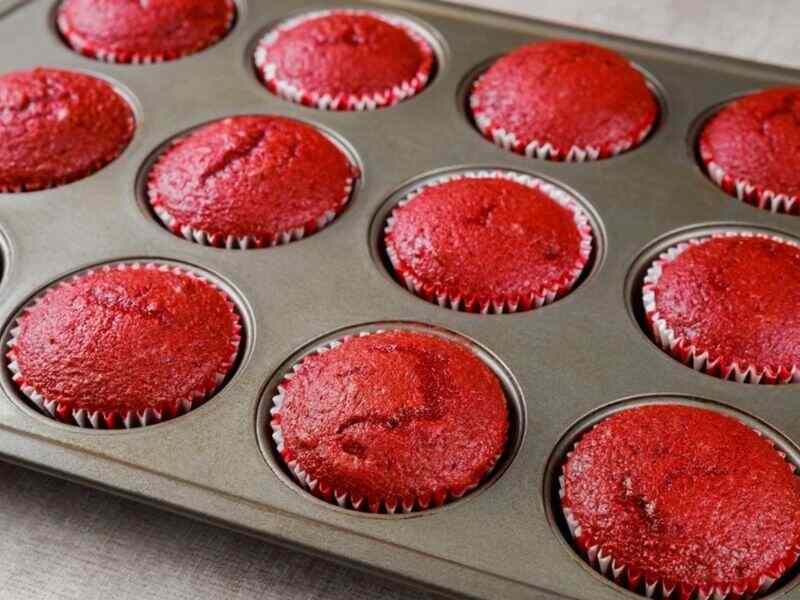 cupcakes cool for about 5 minutes in the pan