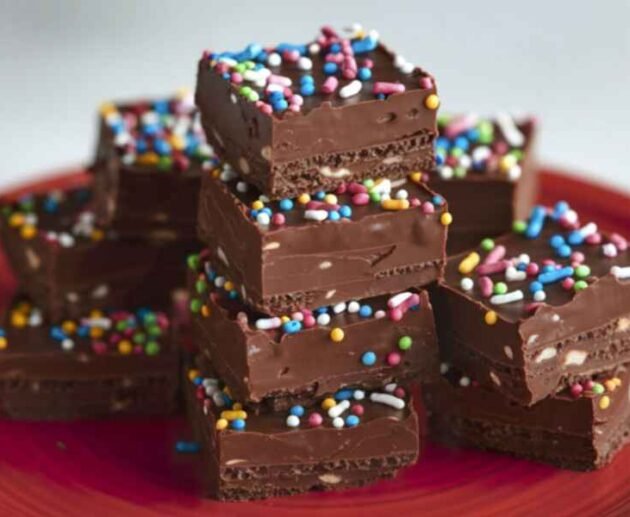 Serve Christmas Fudge